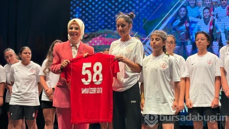 Ankara'da 2'inci 'kristal ayaklar' ödül töreni düzenlendi
