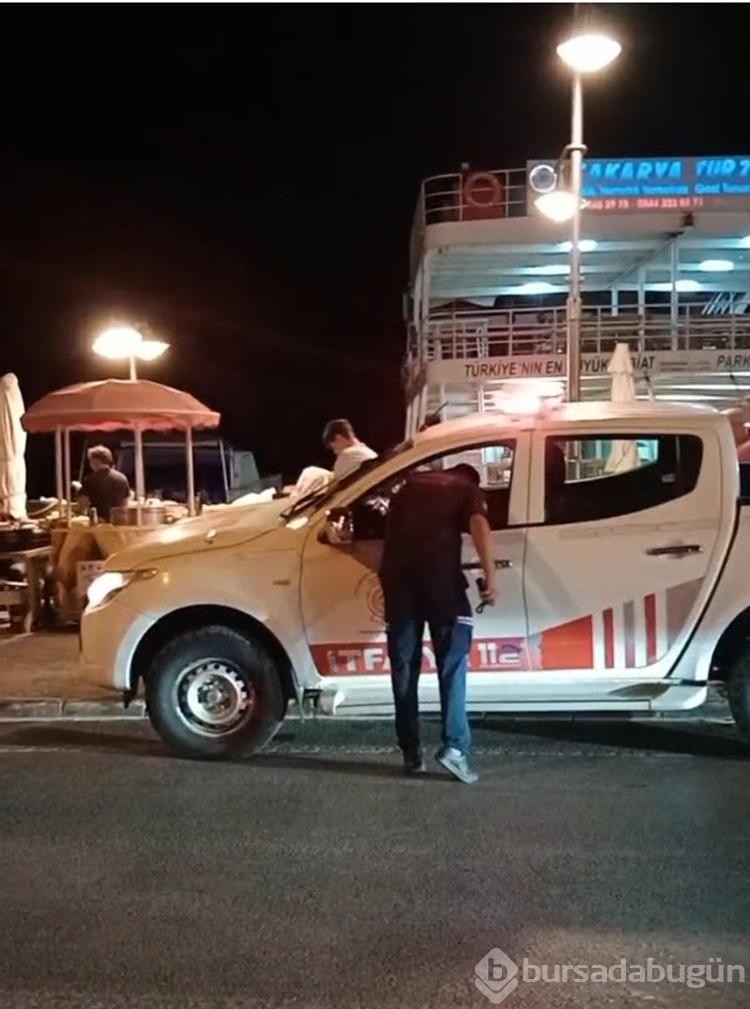 Kedi otomobil motoruna sıkıştı! İtfaiye ekipleri kısa sürede kurtardı