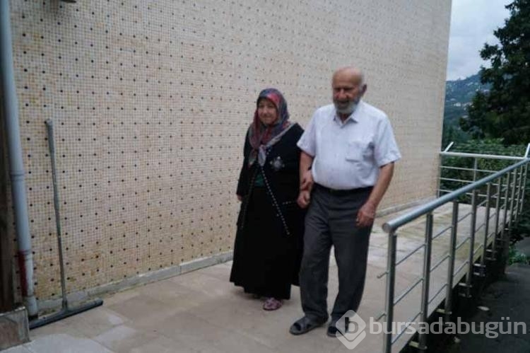 Bakan Göktaş'ın ziyaret ettiği 63 yıllık evli çiftin mutluluk sırrı hoşgörü
