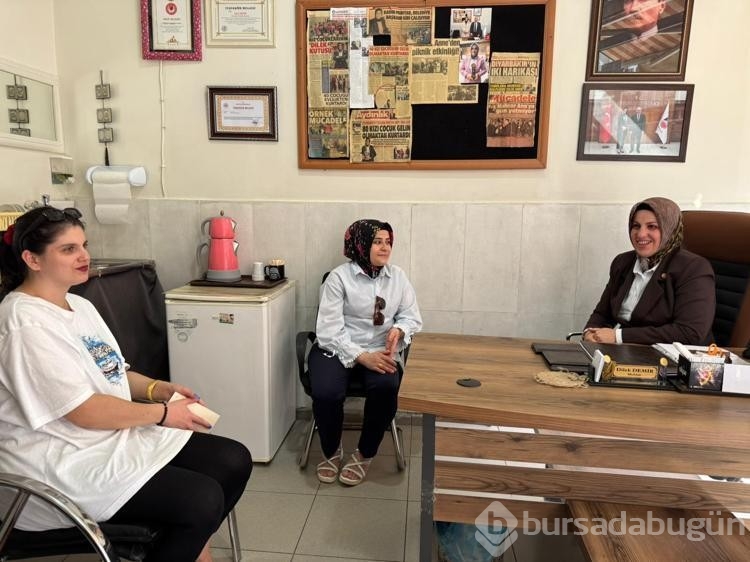 41 kızı erken yaşta evlilikten kurtarıp mücadelesiyle belgesele konu olan 'Muhtar Ana' üniversiteli oldu
