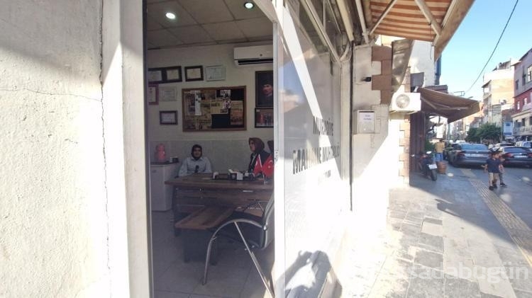 41 kızı erken yaşta evlilikten kurtarıp mücadelesiyle belgesele konu olan 'Muhtar Ana' üniversiteli oldu
