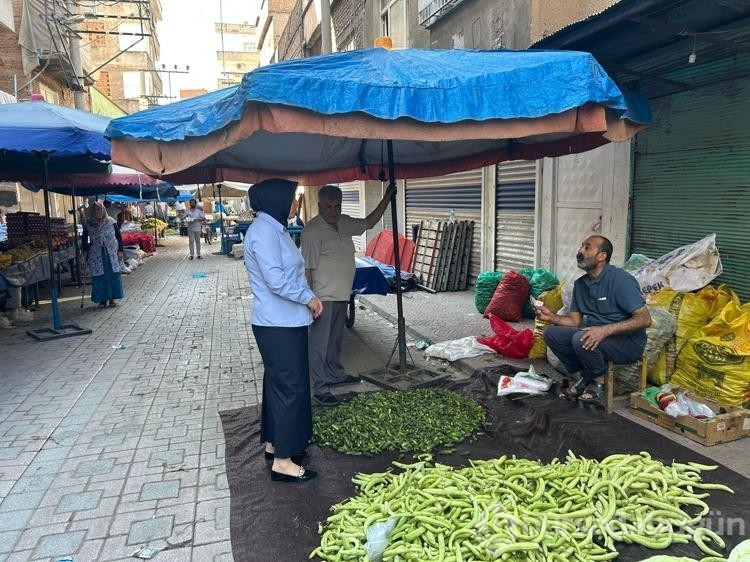 41 kızı erken yaşta evlilikten kurtarıp mücadelesiyle belgesele konu olan 'Muhtar Ana' üniversiteli oldu
