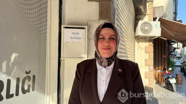 41 kızı erken yaşta evlilikten kurtarıp mücadelesiyle belgesele konu olan 'Muhtar Ana' üniversiteli oldu
