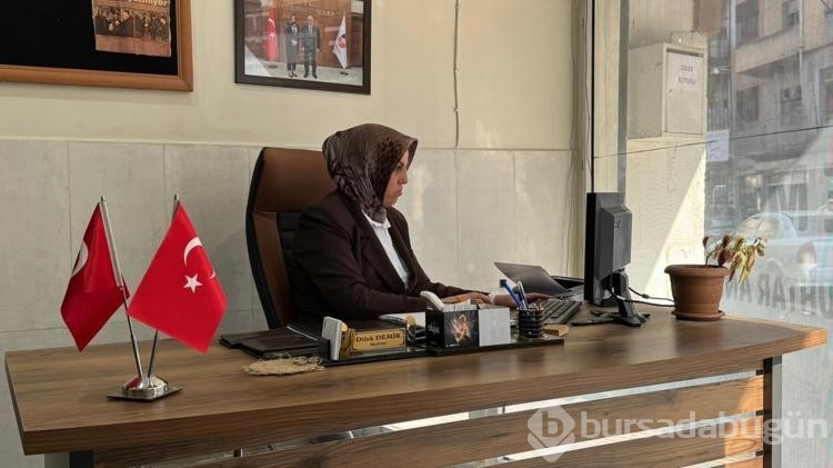 41 kızı erken yaşta evlilikten kurtarıp mücadelesiyle belgesele konu olan 'Muhtar Ana' üniversiteli oldu
