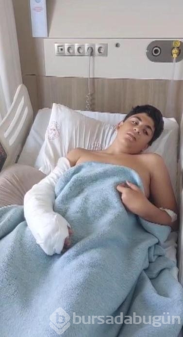 Ataşehir'de koluna demir saplanan çocuk hastaneye kaldırıldı
