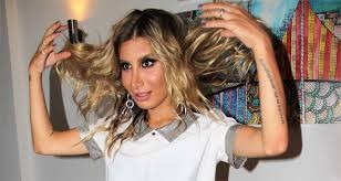 İrem Derici düşerek başını yardı, konserlerini iptal etti