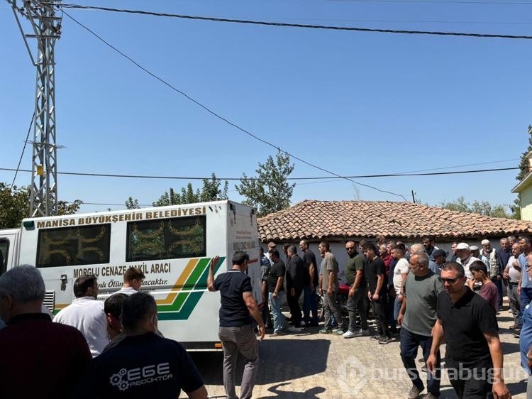 TIR'a çarpan otomobilde ölen 2 kuzen son yolculuklarına uğurlandı
