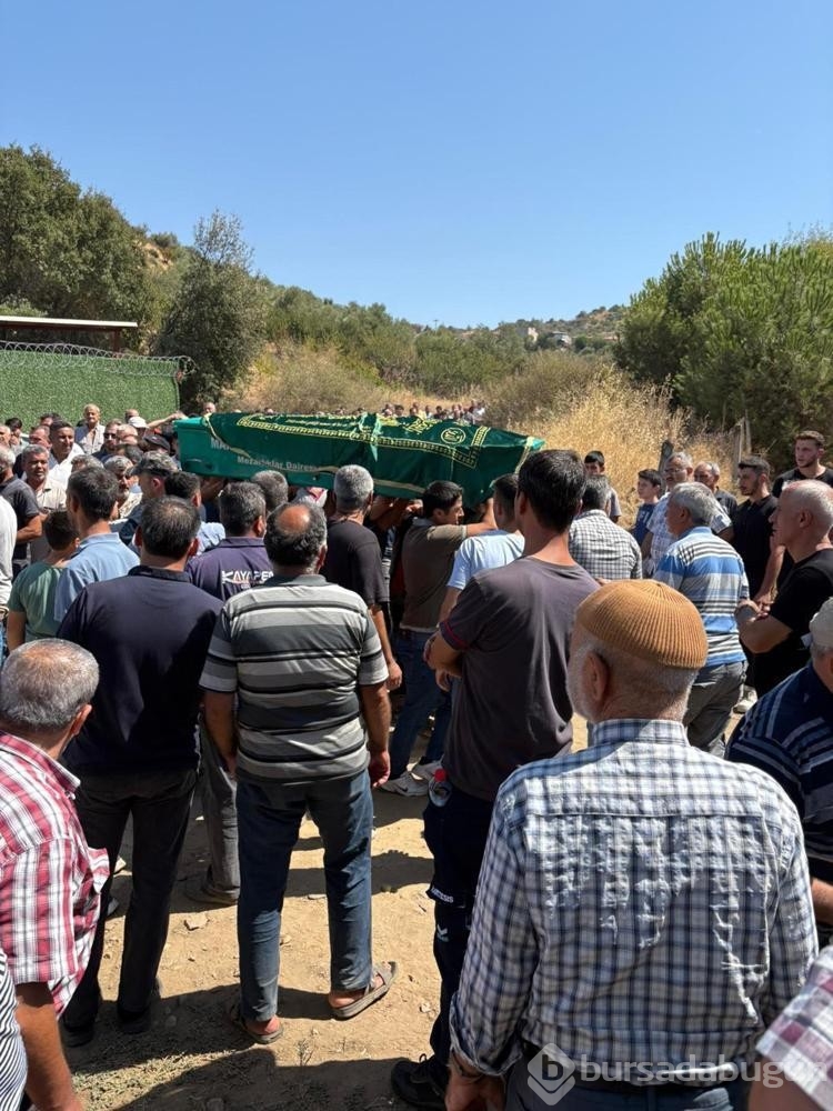 TIR'a çarpan otomobilde ölen 2 kuzen son yolculuklarına uğurlandı
