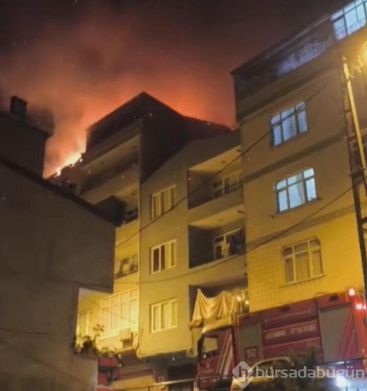 Beyoğlu'nda yangın çıkan dairedeki tüp patladı!