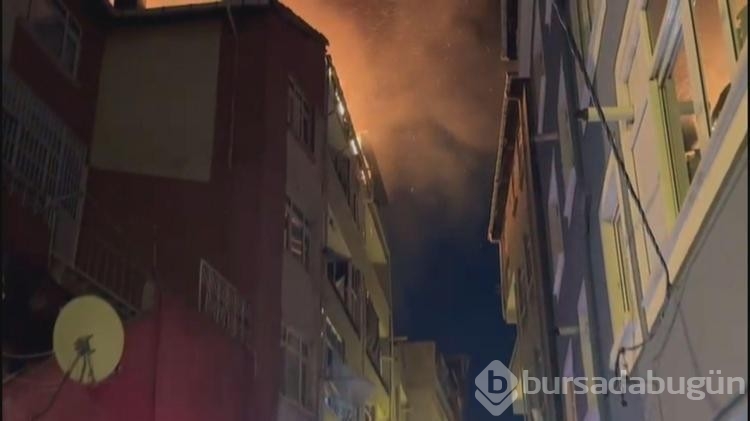 Beyoğlu'nda yangın çıkan dairedeki tüp patladı!