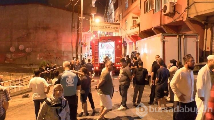 Beyoğlu'nda yangın çıkan dairedeki tüp patladı!