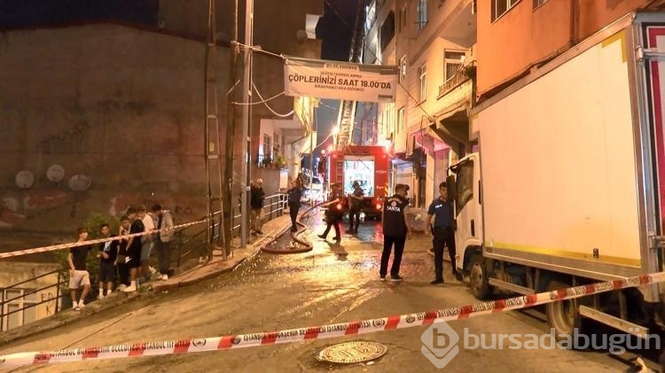Beyoğlu'nda yangın çıkan dairedeki tüp patladı!
