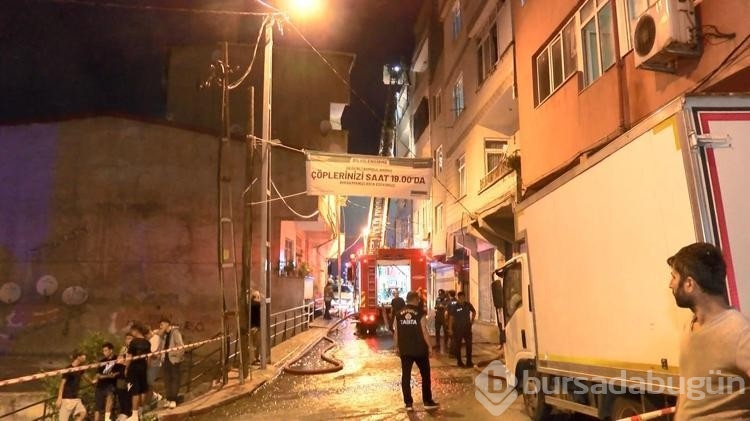 Beyoğlu'nda yangın çıkan dairedeki tüp patladı!