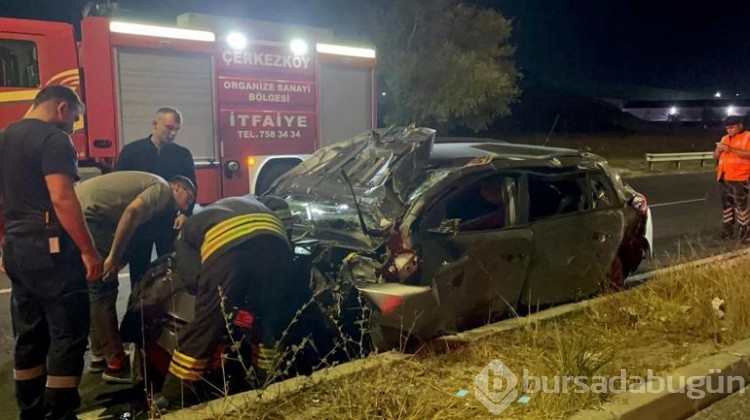 Tekirdağ'da otomobil aydınlatma direğine çarptı: 1 ölü, 2 yaralı