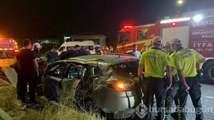 Tekirdağ'da otomobil aydınlatma direğine çarptı: 1 ölü, 2 yaralı