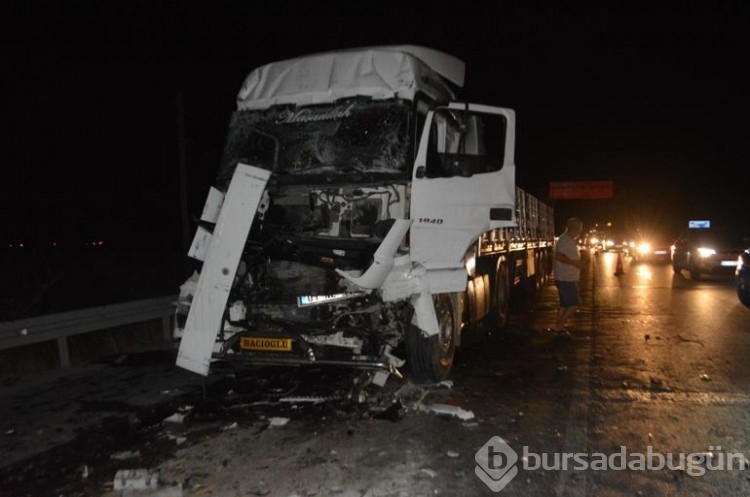 Ayvalık'ta kırmızı ışıkta zincirleme kaza: 1 ölü, 3 yaralı
