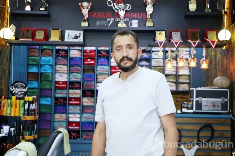 Ödüllü berberden sıra bekleyen müşterileri için hobi bahçesi