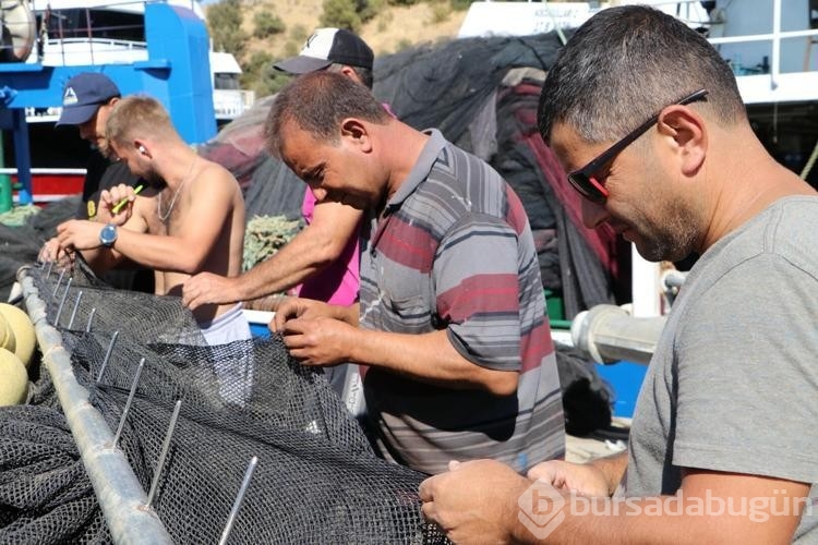Çanakkale'de balıkçılar av sezonu öncesi son hazırlıklarını yapıyor
