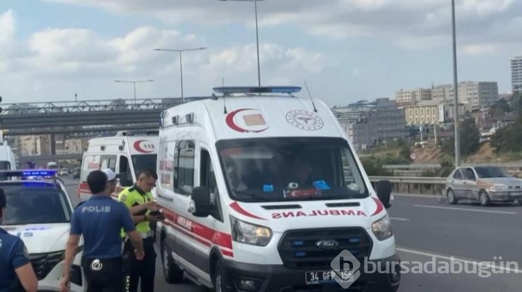Başakşehir'de hafif ticari araç ile motosiklet çarpıştı: 2 yaralı