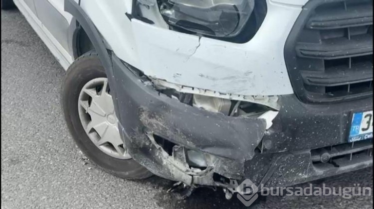 Başakşehir'de hafif ticari araç ile motosiklet çarpıştı: 2 yaralı