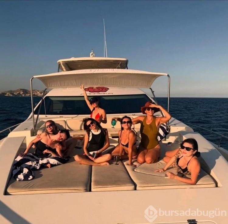 Selena Gomez bekarlığa veda etti
