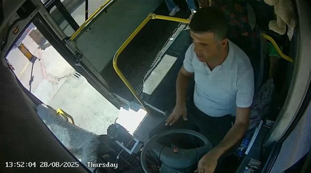 Otobüs şoföründen takdir edilecek hareket