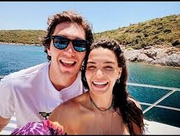 Ebru Şahin, Türkiye'nin galibiyetinin ardından eşi Cedi Osman'a koştu! Sevinç dolu anlar