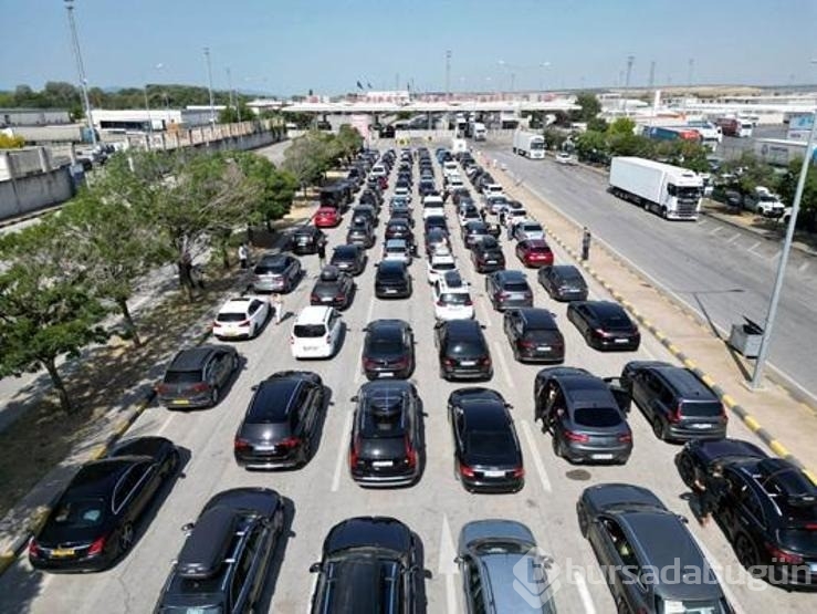 Edirne'de gurbetçi yoğunluğu! Milyonlarca kişi geçiş yaptı