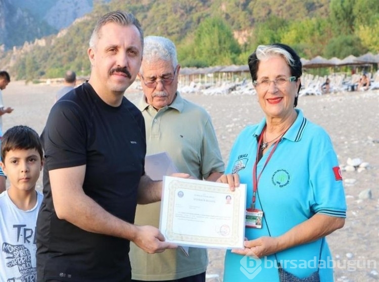 Çıralı'daki çeyrek asırlık gönüllü deniz kaplumbağası koruyucularına plaket