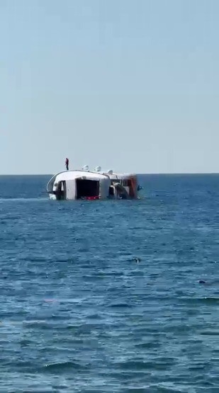 Lüks yatta can pazarı! Denize indirildi 15 dakika sonra battı