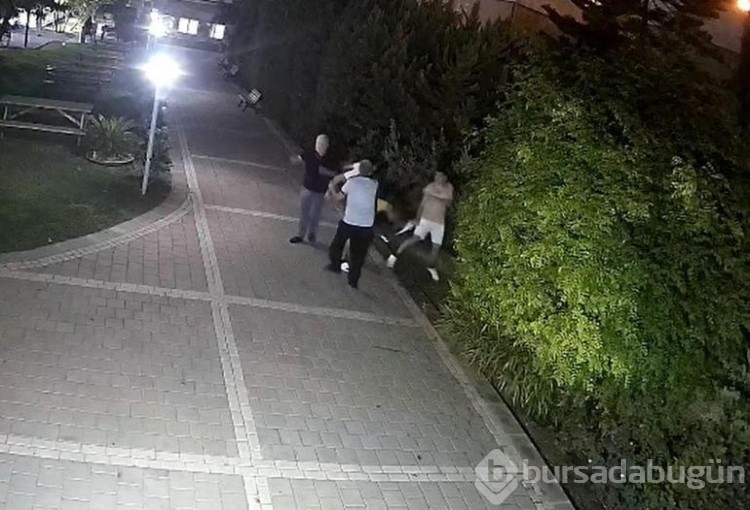 Oğluyla kavga eden çocuğu darbetti; o anlar kamerada