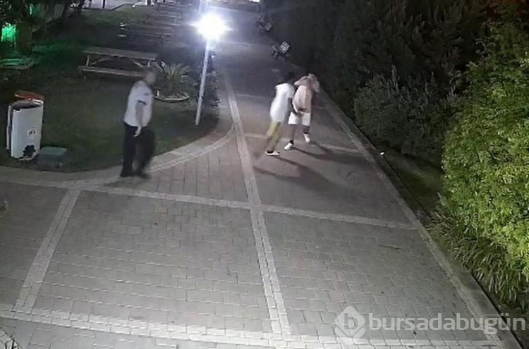 Oğluyla kavga eden çocuğu darbetti; o anlar kamerada