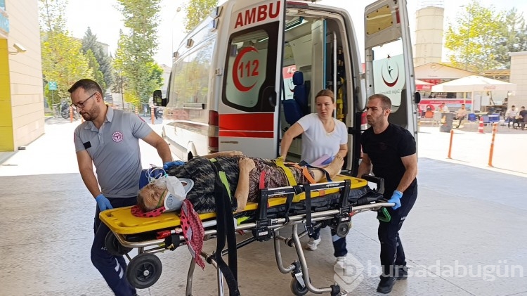 Traktörün altında kalan yaşlı kadın ağır yaralandı