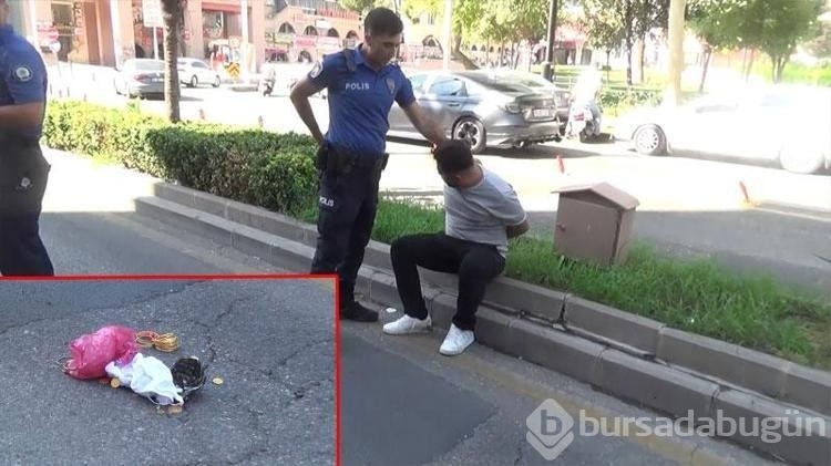 Polisleri görünce elindeki altın dolu poşeti atıp kaçmaya çalışan şüpheli yakalandı