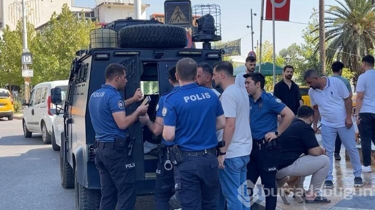 Polisleri görünce elindeki altın dolu poşeti atıp kaçmaya çalışan şüpheli yakalandı