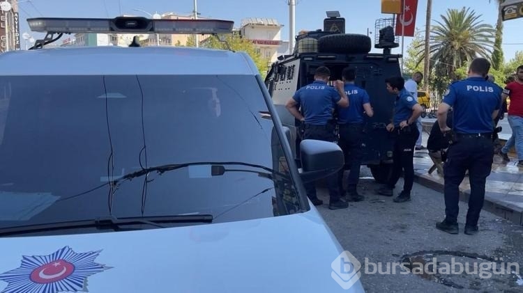 Polisleri görünce elindeki altın dolu poşeti atıp kaçmaya çalışan şüpheli yakalandı