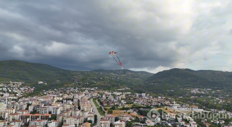 Filistin'in özgürlüğü için 15 metrelik uçurtmayı havalandırdılar