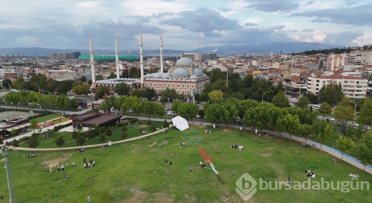 Filistin'in özgürlüğü için 15 metrelik uçurtmayı havalandırdılar