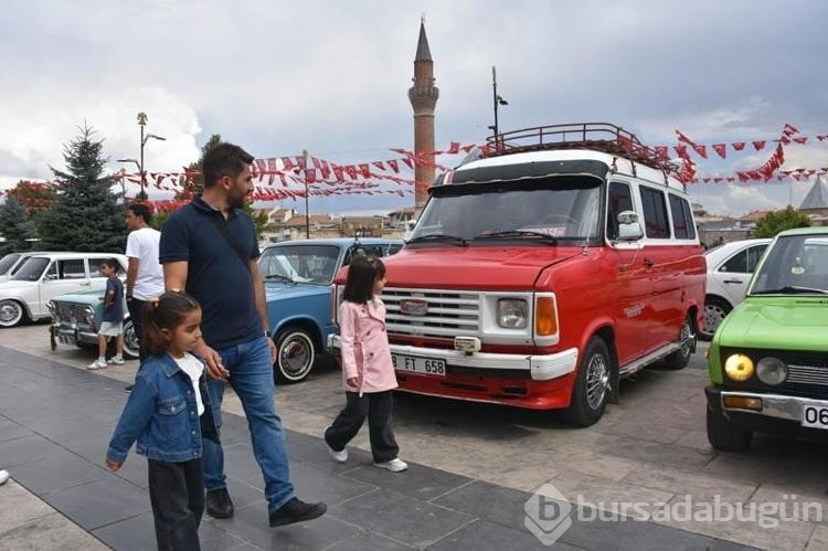 Sivas'ta klasik otomobil fuarı açıldı
