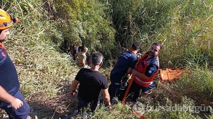 Okula giden öğretmenlerin içinde olduğu otomobil dereye yuvarlandı