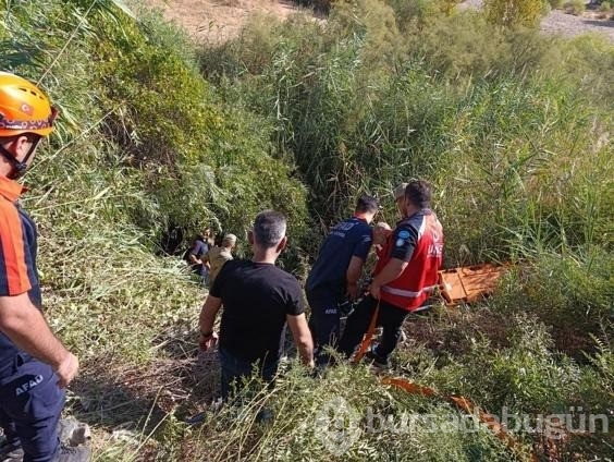 Okula giden öğretmenlerin içinde olduğu otomobil dereye yuvarlandı