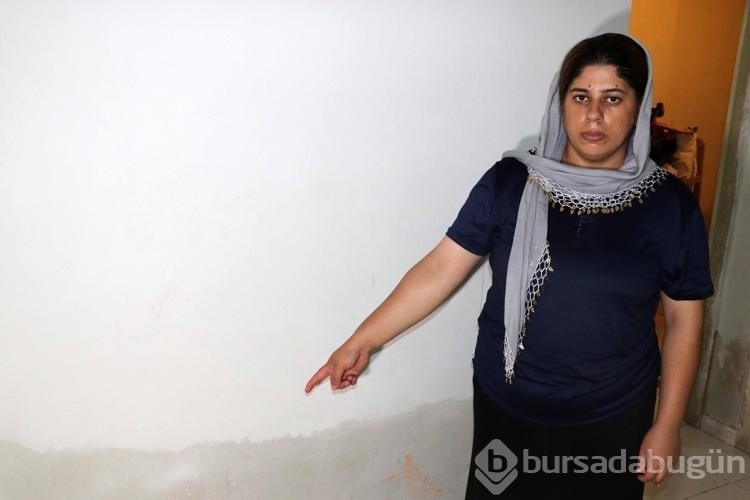 Evini lağım suyu bastı, 4 çocuğuyla sokakta kaldı