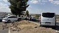 Yola kontrolsüz giren kamyonet, çarptığı otomobili karşı yola fırlattı