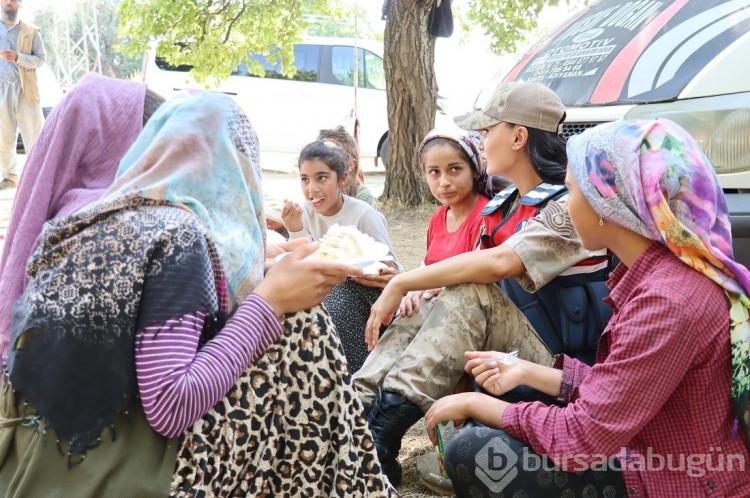 Erzincan'da jandarmadan minik kalplere doğum günü sürprizi