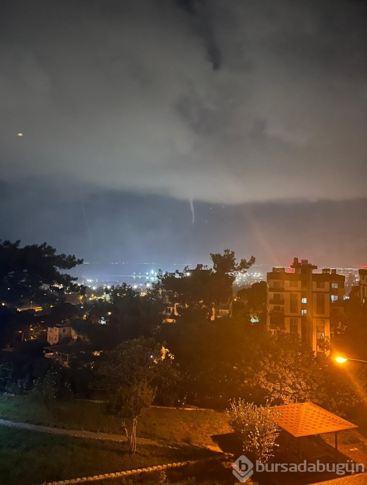 Hatay'da denizde çıkan hortum kameraya yansıdı