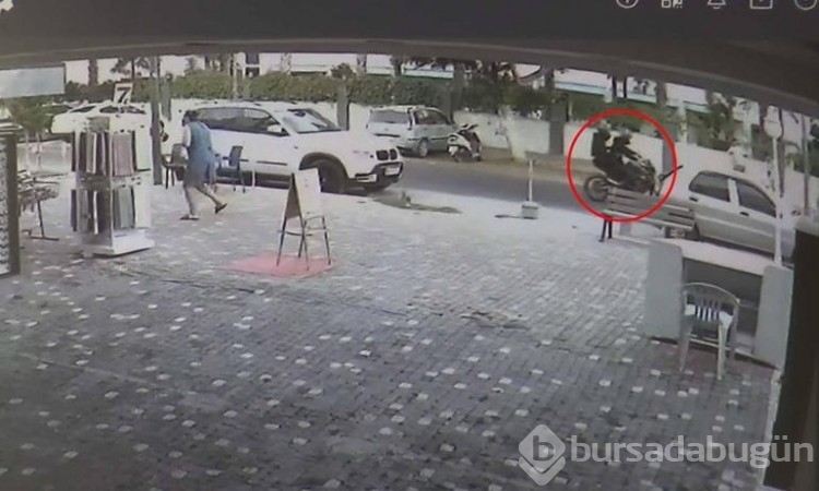 Silahlı saldırıda 1'i turist, 3 kişi yaralandı