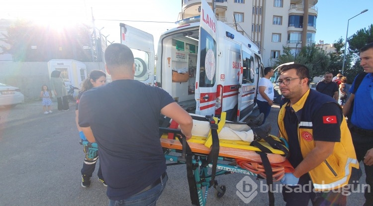 Çocukları taşıyan servis kazaya karıştı