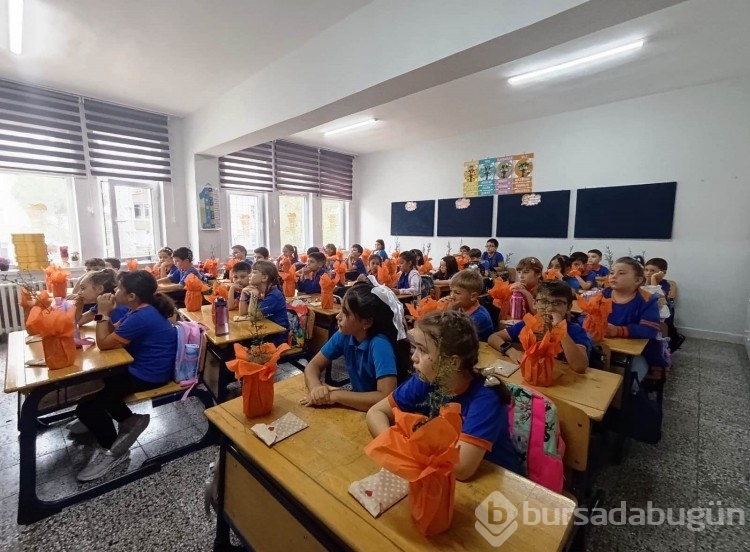 Minikler, gelecekleri için ağaç dikti