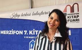 Ünlü oyuncunun kış hazırlığı... Kolları sıvadı, salça yaptı