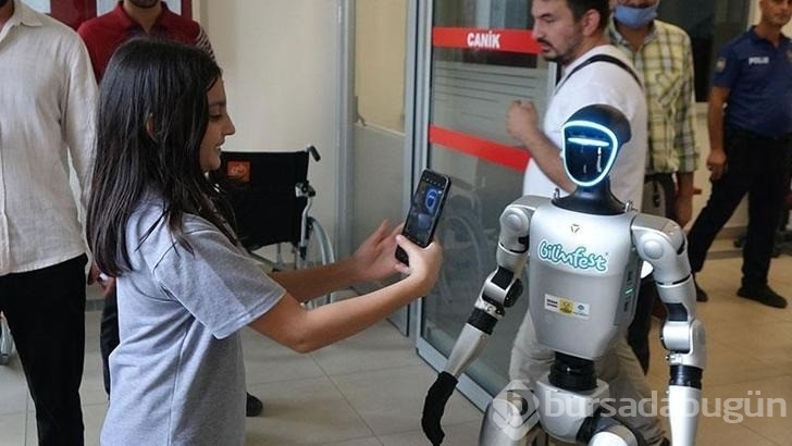 Robot Festman'a fahri kimlik belgesi